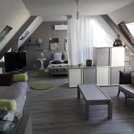 Дом отдыха Independant Avec Piscine Couverte *